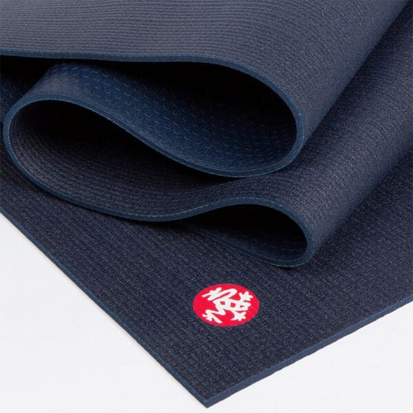 manduka prolite midnight yogamaatte 180 roedtlogo 1