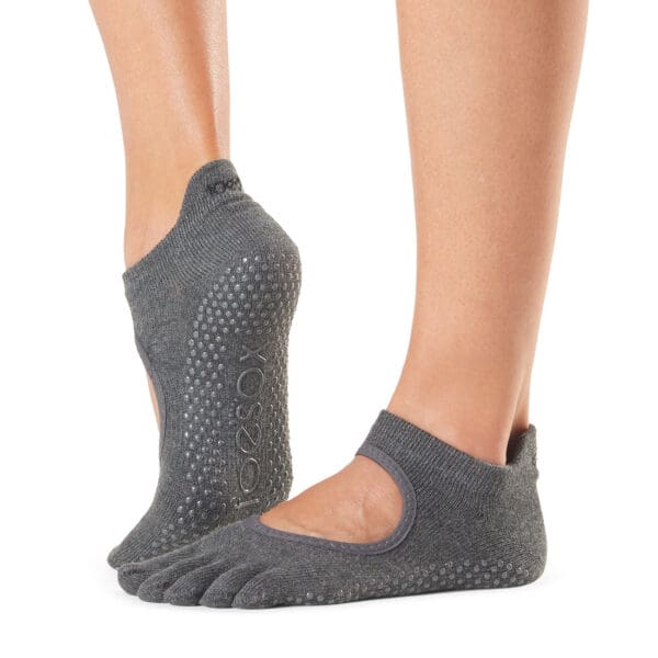 toesox bellarina fulltoe grip charcoal 1