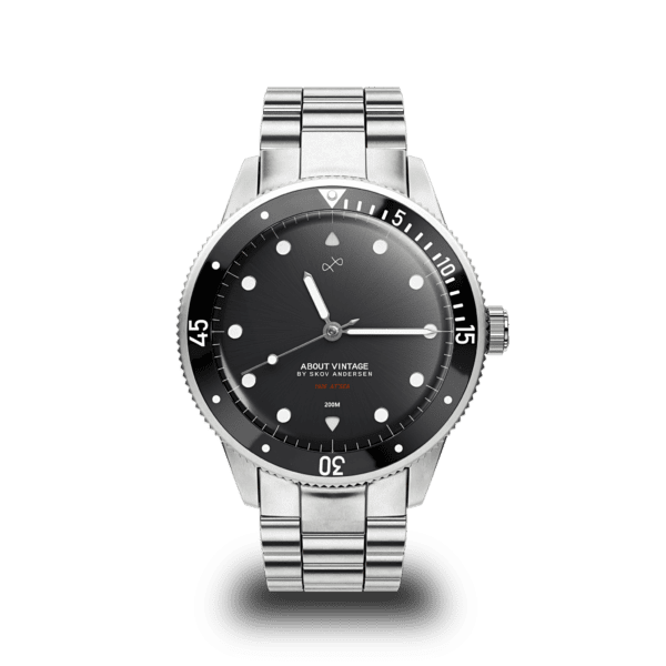 VM0760 ABOUT VINTAGE DIVER SC01 DIVER 3LINK STEEL BLACK DIAL FRONT FINAL ADOBE98 RGB 190916